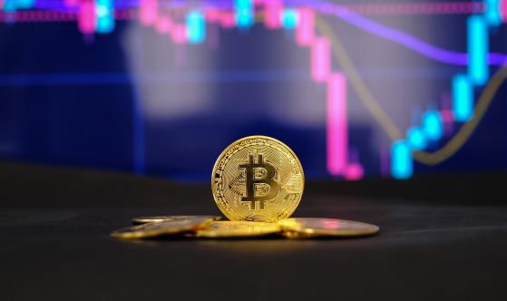 Bitcoin spada poniżej 57,000 USD, gdy przedsprzedaż Kangamoon przekracza 6 mln USD
