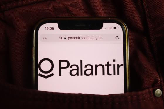 Akcje Palantir (PLTR) rośnie dzięki AI – Czy AltSignals (ASI) jest wart zakupu?