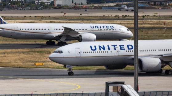 W związku z obniżką wytycznych American Airlines akcje United Airlines są kupowane