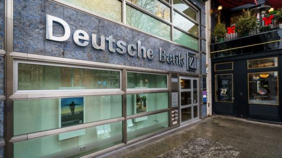 Indeks DAX cieszy wyniki Deutsche Banku, ale ryzyko pozostaje