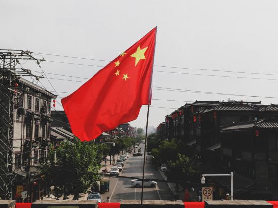 Indeks Hang Seng odbija się, gdy chińskie akcje stoją w obliczu wielu przeciwności