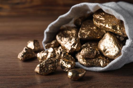 Złoto przebija wartość 2000 dolarów – dlaczego i jakie są prognozy dla ceny złota w przyszłości?