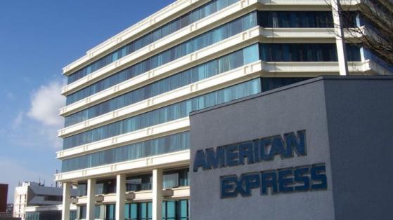 Oto dlaczego akcje American Express (AXP) pokonują Visa i Mastercard