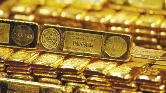 Presja cenowa na złoto i srebro po słabych danych z Chin